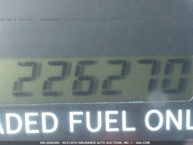 JT2BG28K8W0181985 - 1998 TOYOTA CAMRY LE/XLE Silber Foto 7