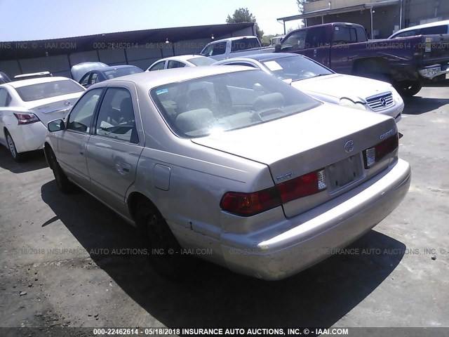 JT2BG22K010574624 - 2001 TOYOTA CAMRY CE/LE/XLE GOLD photo 3