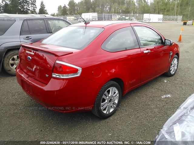 1FAHP33N68W193941 - 2008 FORD FOCUS SE/SEL/SES RED photo 4