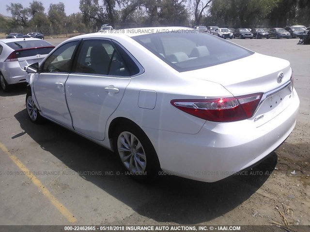 4T1BF1FK4HU706314 - 2017 TOYOTA CAMRY LE/XLE/SE/XSE WHITE photo 3