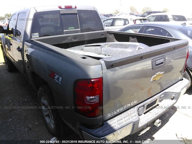 2GCEK13M671602940 - 2007 CHEVROLET SILVERADO K1500 CREW CAB GRAY photo 3