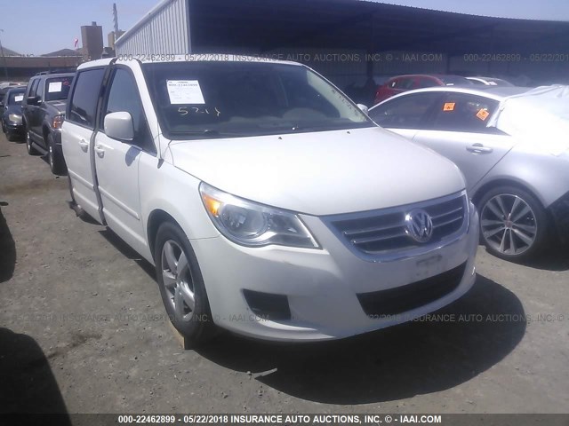 2V4RW5DX9AR294845 - 2010 VOLKSWAGEN ROUTAN SEL WHITE photo 1