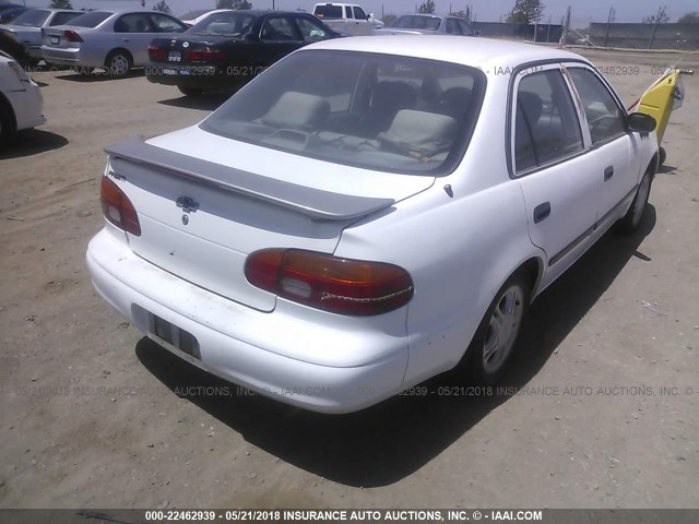 1Y1SK5289WZ403073 - 1998 CHEVROLET GEO PRIZM LSI WHITE photo 4