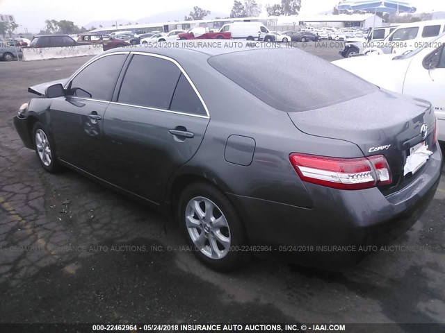 4T4BF3EK4BR111263 - 2011 TOYOTA CAMRY SE/LE/XLE GRAY photo 3