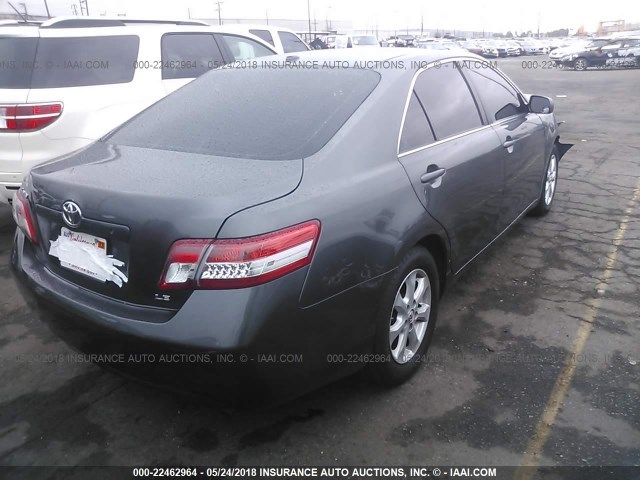 4T4BF3EK4BR111263 - 2011 TOYOTA CAMRY SE/LE/XLE GRAY photo 4