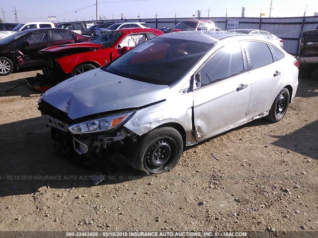 1FADP3E26JL210570 - 2018 FORD FOCUS S SILVER photo 2