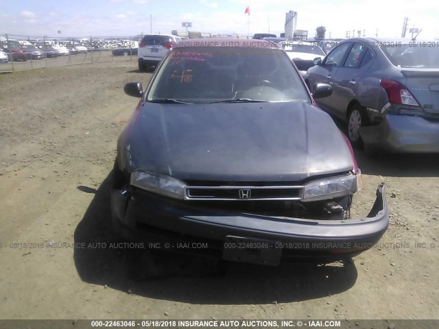 1HGCB7642PA169422 - 1993 HONDA ACCORD DX RED photo 6