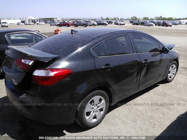 KNAFK4A6XF5263118 - 2015 KIA FORTE LX BLACK photo 4