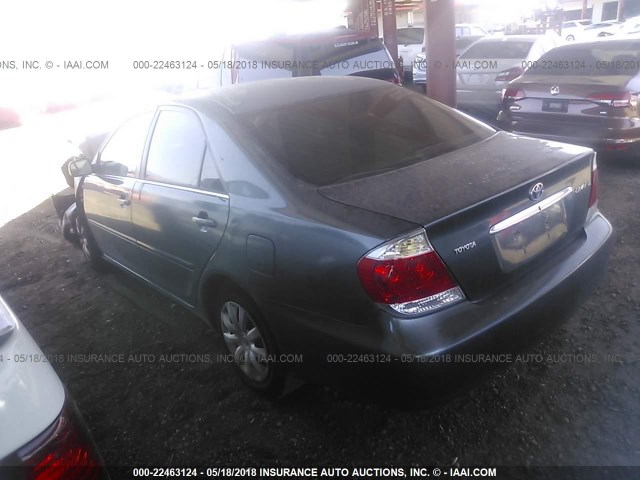 4T1BE32K05U053822 - 2005 TOYOTA CAMRY LE/XLE/SE მწვანე ფოტო 3