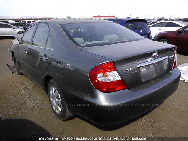 4T1BE32K03U748976 - 2003 TOYOTA CAMRY LE/XLE/SE ნაცრისფერი ფოტო 3
