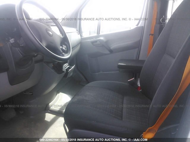 WDYPE8DB3E5911318 - 2014 FREIGHTLINER Sprinter 2500 WHITE photo 5