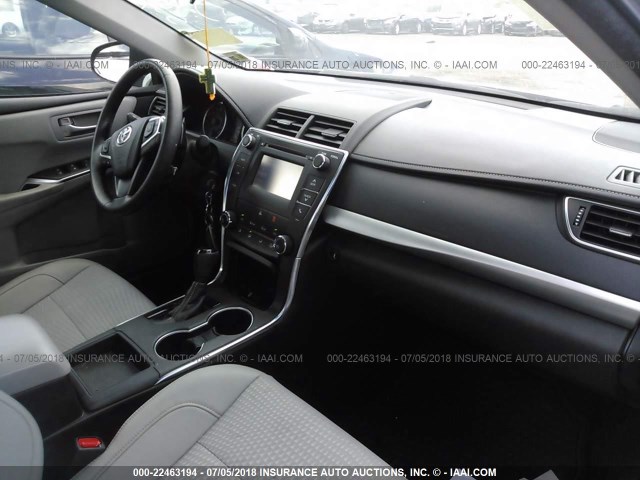 4T1BF1FK6FU046550 - 2015 TOYOTA CAMRY LE/XLE/SE/XSE SILVER photo 5