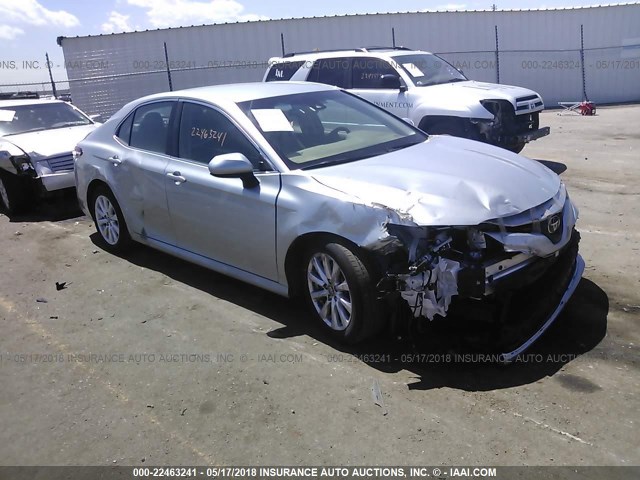 4T1B11HK9JU514646 - 2018 TOYOTA CAMRY L/LE/XLE/SE/XSE SILVER photo 1