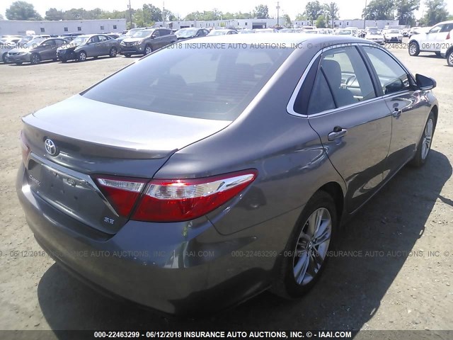 4T1BF1FK8GU213055 - 2016 TOYOTA CAMRY LE/XLE/SE/XSE GRAY photo 4