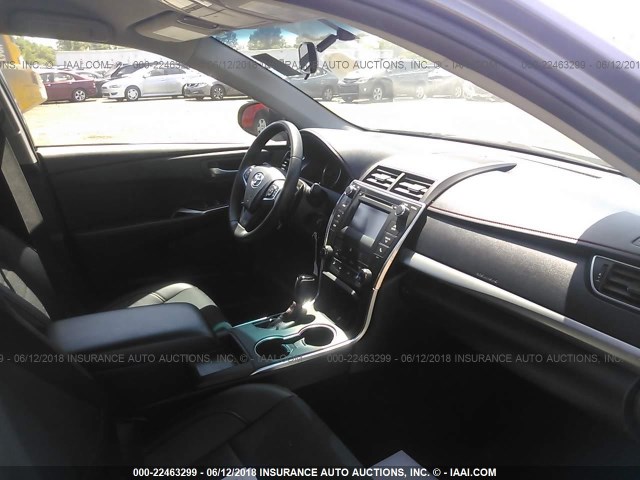 4T1BF1FK8GU213055 - 2016 TOYOTA CAMRY LE/XLE/SE/XSE GRAY photo 5