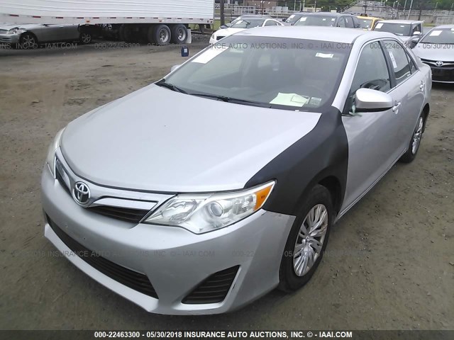 4T4BF1FK3ER360127 - 2014 TOYOTA CAMRY L/SE/LE/XLE SILVER photo 2