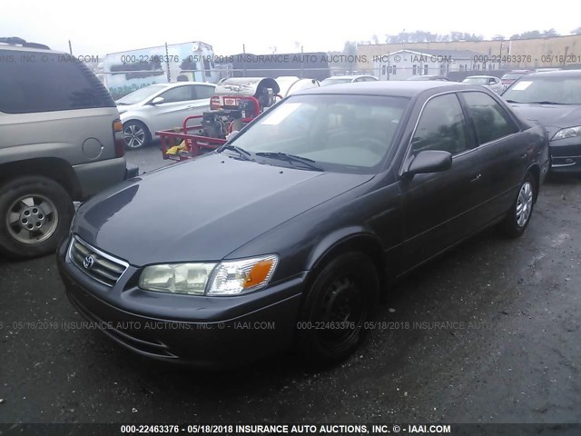 4T1BG22KX1U853574 - 2001 TOYOTA CAMRY CE/LE/XLE ნაცრისფერი ფოტო 2