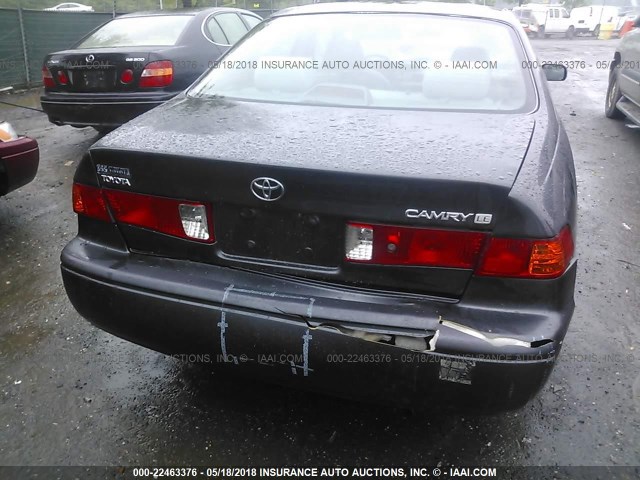 4T1BG22KX1U853574 - 2001 TOYOTA CAMRY CE/LE/XLE ნაცრისფერი ფოტო 6
