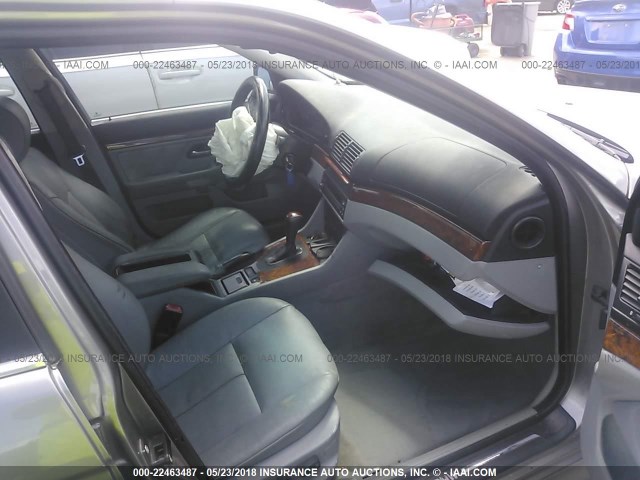 WBADT43412GZ99797 - 2002 BMW 525 I AUTOMATIC 银色 照片 5