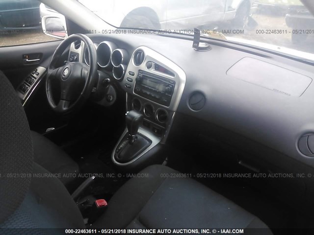 2T1KR32E45C356358 - 2005 TOYOTA COROLLA MATRIX XR WHITE photo 5