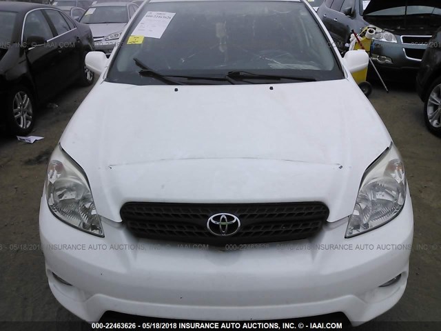 2T1KR32E76C585750 - 2006 TOYOTA COROLLA MATRIX XR WHITE photo 6