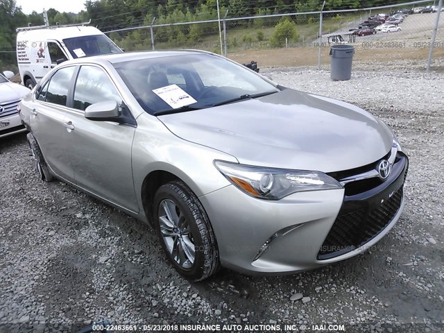 4T1BF1FK7FU057640 - 2015 TOYOTA CAMRY LE/XLE/SE/XSE GOLD photo 1