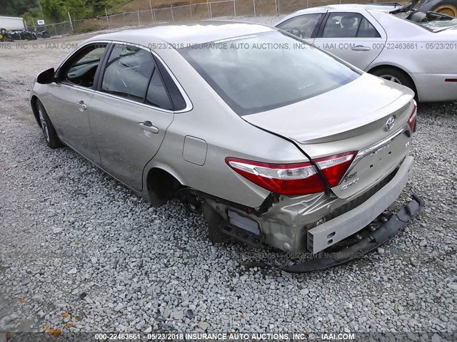 4T1BF1FK7FU057640 - 2015 TOYOTA CAMRY LE/XLE/SE/XSE GOLD photo 3