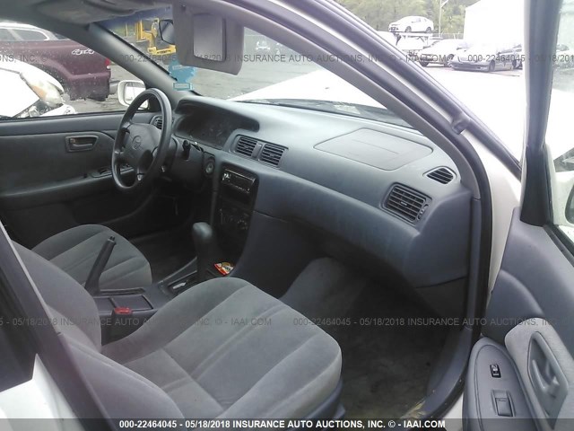 4T1BG22K3YU751981 - 2000 TOYOTA CAMRY CE/LE/XLE 白色 照片 5