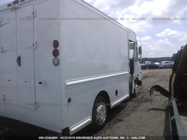 4UZAANCP46CX19732 - 2006 FREIGHTLINER CHASSIS WHITE photo 4