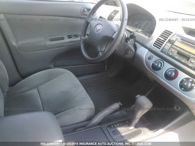 4T1BE32K72U522237 - 2002 TOYOTA CAMRY LE/XLE/SE ლურჯი ფოტო 5