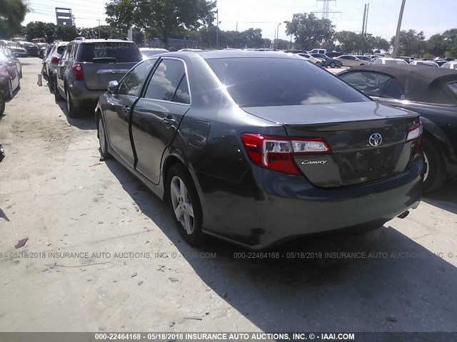 4T1BF1FK6DU211722 - 2013 TOYOTA CAMRY L/SE/LE/XLE GRAY photo 3