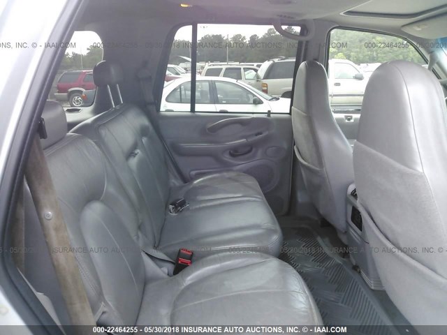 1FMRU1568YLC37694 - 2000 FORD EXPEDITION XLT SILVER photo 8