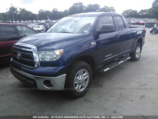 5TFRY5F10CX131910 - 2012 TOYOTA TUNDRA DOUBLE CAB SR5 BLUE photo 2