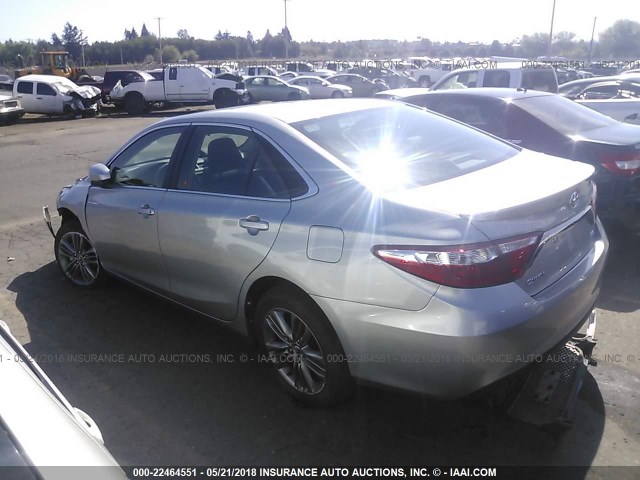 4T1BF1FKXFU891739 - 2015 TOYOTA CAMRY LE/XLE/SE/XSE SILVER photo 3
