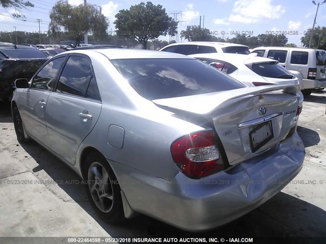 4T1BE30K62U587101 - 2002 TOYOTA CAMRY LE/XLE/SE ვერცხლისფერი ფოტო 3