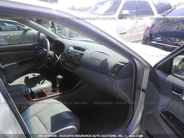 4T1BE30K62U587101 - 2002 TOYOTA CAMRY LE/XLE/SE ვერცხლისფერი ფოტო 5