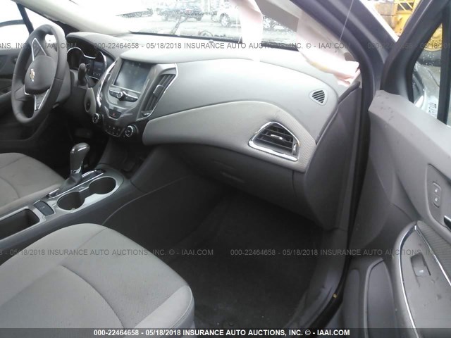 3G1BE6SM0HS537011 - 2017 CHEVROLET CRUZE LT GRAY photo 5