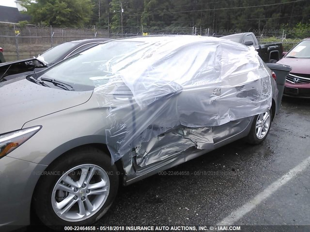 3G1BE6SM0HS537011 - 2017 CHEVROLET CRUZE LT GRAY photo 6