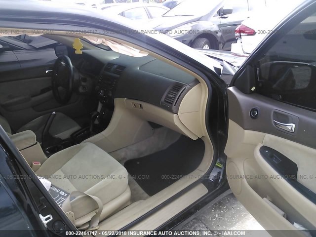 1HGCM56346A013189 - 2006 HONDA ACCORD SE BLACK photo 5