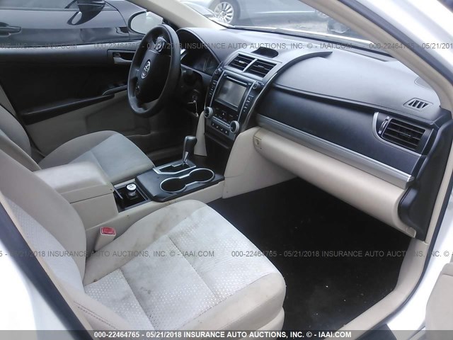4T1BF1FK2CU544336 - 2012 TOYOTA CAMRY SE/LE/XLE 白色 照片 5
