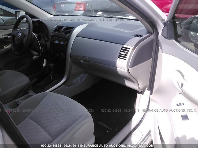 JTDBL40E899019391 - 2009 TOYOTA COROLLA LE/XLE SILVER photo 5