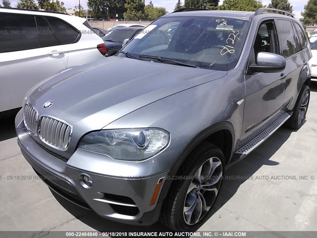 5UXZV8C52BL420700 - 2011 BMW X5 XDRIVE50I GRAY photo 2