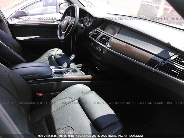 5UXZV8C52BL420700 - 2011 BMW X5 XDRIVE50I GRAY photo 5