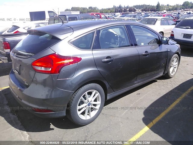 1FADP3KE6FL222420 - 2015 FORD FOCUS SE رمادي صورة 4