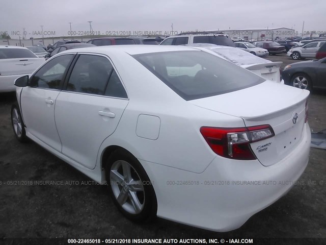 4T1BF1FK3CU583243 - 2012 TOYOTA CAMRY SE/LE/XLE თეთრი ფოტო 3