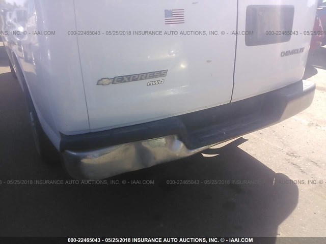 1GCFH25T831113209 - 2003 CHEVROLET EXPRESS G2500  WHITE photo 6