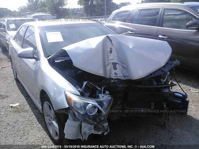 4T1BF1FK3CU600526 - 2012 TOYOTA CAMRY SE/LE/XLE 银色 照片 1