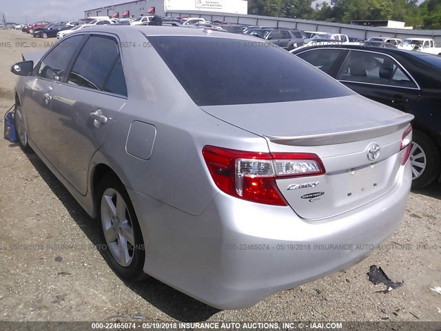 4T1BF1FK3CU600526 - 2012 TOYOTA CAMRY SE/LE/XLE 银色 照片 3