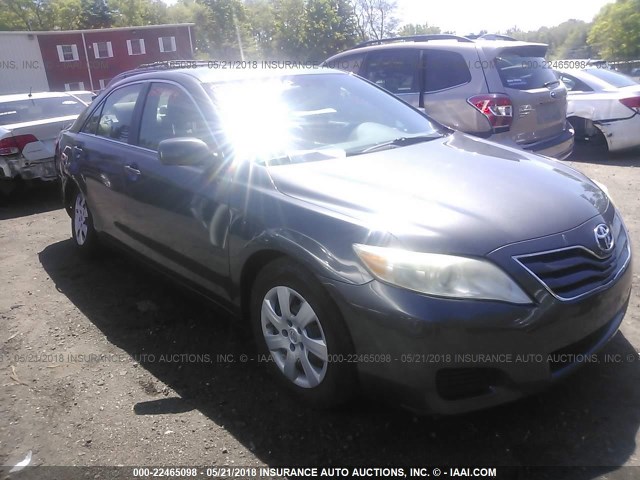4T4BF3EK1AR002340 - 2010 TOYOTA CAMRY SE/LE/XLE GRAY photo 1