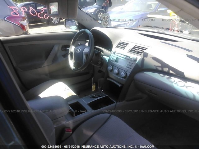 4T4BF3EK1AR002340 - 2010 TOYOTA CAMRY SE/LE/XLE GRAY photo 5